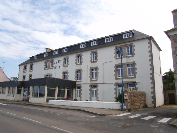 Vue générale ; Penvénan, Port-Blanc. Hôtel de voyageurs dit le Grand Hôtel (limite 19ème siècle 20ème siècle)