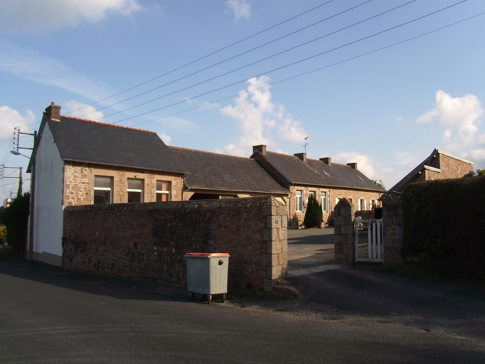 Vue générale ; Penvénan, Buguélès. Ancienne école (1ère moitié du 20ème siècle)
