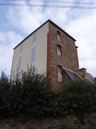 Vue générale ; Penvénan, Buguélès. Ancien hôtel de voyageurs (1er quart du 20ème siècle)