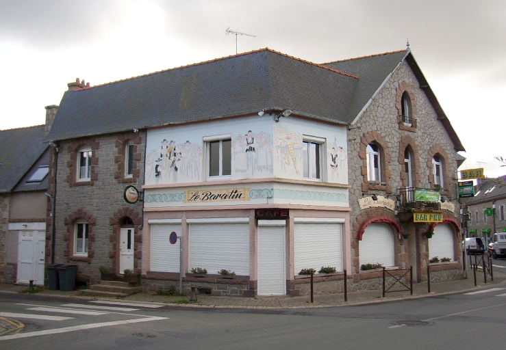Vue générale ; Penvénan, le bourg. Magasin de commerce et logement (2ème quart du 20ème siècle)