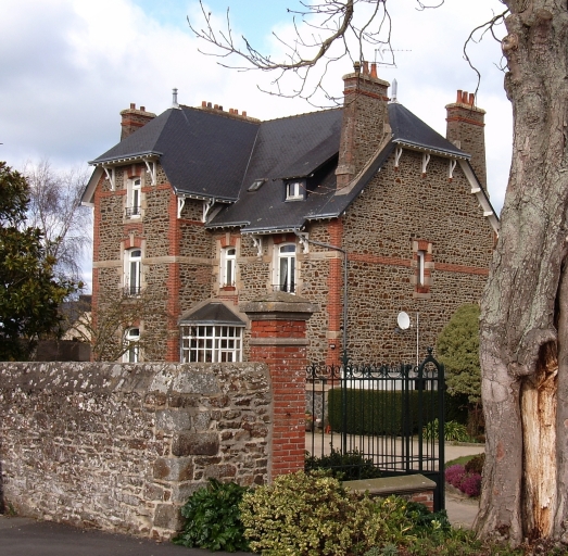 Vue générale ; Pordic, le bourg. Maison (1er quart du 20ème siècle)