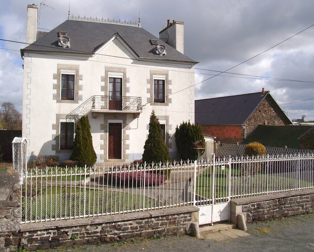 Vue générale ; Pordic, le bourg. Maison (limite 19ème siècle 20ème siècle)