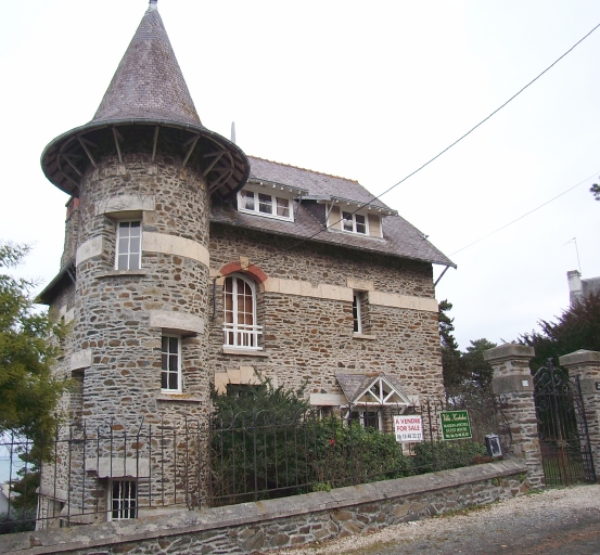 Vue générale ; Plérin, les Rosaires. Maison (1er quart du 20ème siècle)