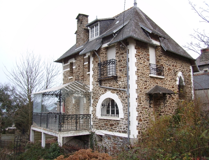 Vue générale ; Plérin, les Rosaires. Maison (1er quart du 20ème siècle)