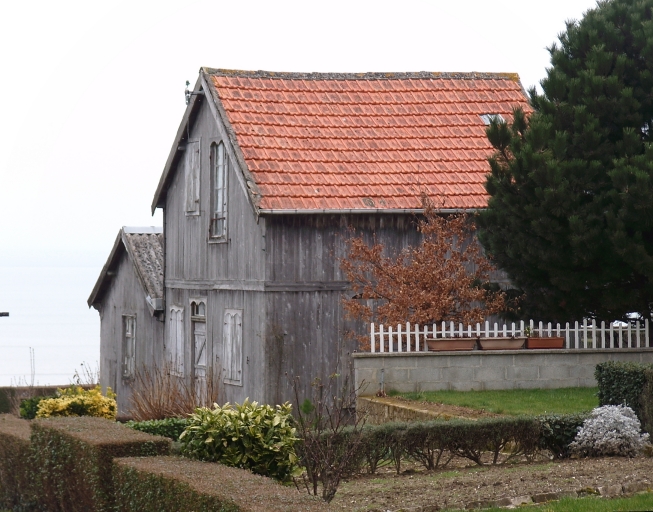 Vue générale ; Plérin, Saint-Laurent-de-la-Mer. Maison, type chalet (1er quart du 20ème siècle)