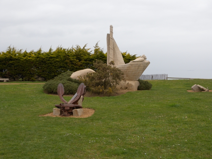 Vue générale du site avec les différents monuments commémoratifs