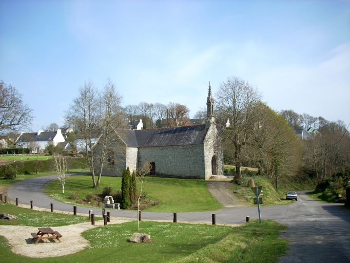 Elliant, chapelle Notre-Dame-de-Bon-Secours : vue de situation depuis le nord-ouest