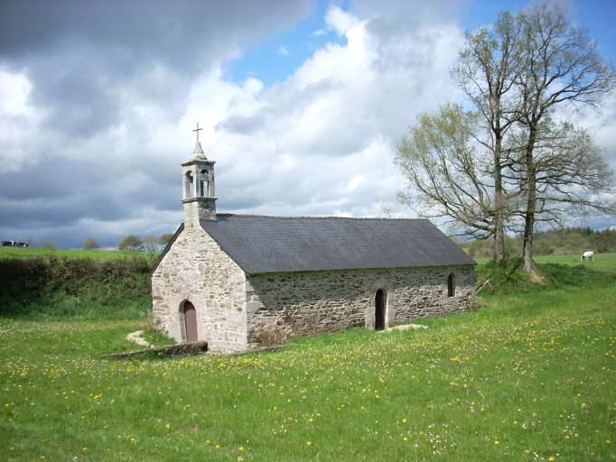 Poullaouen, chapelle Notre-Dame-du-Paradis : vue génarale sud-ouest