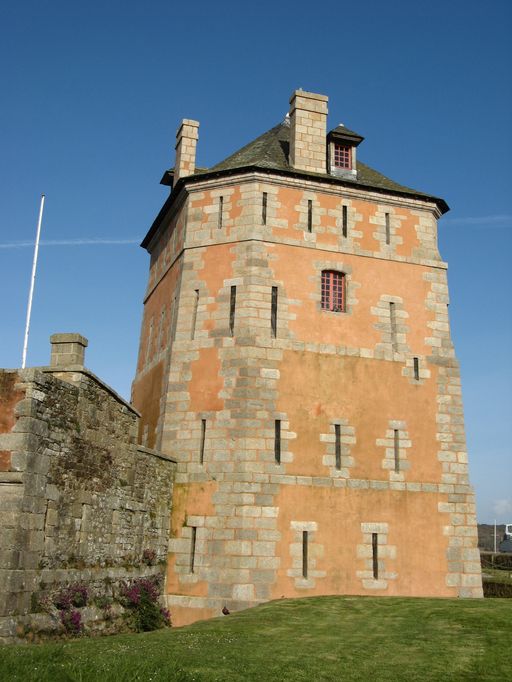 Vue générale de la Tour Vauban ; Tour Vauban