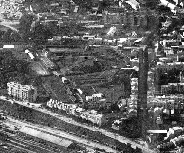 Vue aérienne oblique de Brest en 1926 : la redoute de Keroriou