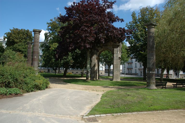 Caserne pour les troupes de la Marine puis caserne du 2ème Régiment de l'Infanterie Coloniale (1901-1944) surnommée caserne Fautras (détruite), Quartier intra-muros de la rive gauche (Brest)