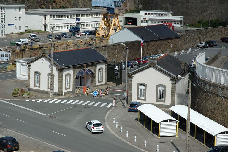 Vue de l'arsenal de Brest : corps de garde de la porte Tourville