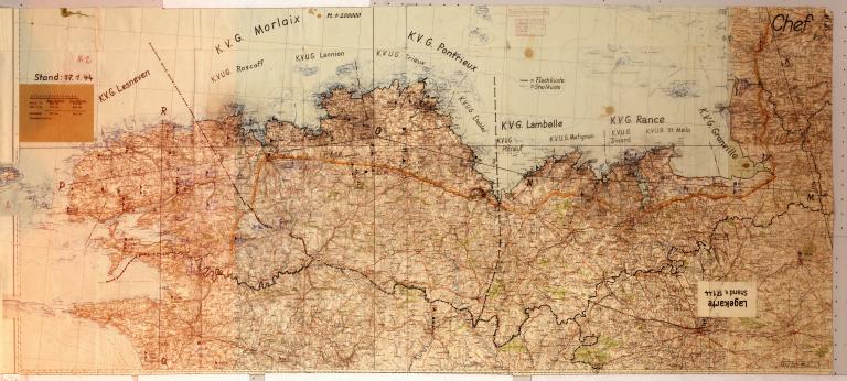 Carte de situation au 17 janvier 1944 des différents secteurs de défense côtiers (Küsten-Verteidigungs-Gruppe, en abrégé KVG) et de leurs sous-groupes (Küsten-Verteidigungs-Unter-Gruppe, en abrégé KVGU) et des garnisons en Bretagne Nord et dans la Manche. La carte précise la géographie des côtes : plates ou falaises ; Carte de situation au 17 janvier 1944 des différents secteurs de défense côtiers (Küsten-Verteidigungs-Gruppe, en abrégé KVG) et de leurs sous-groupes (Küsten Verteidigungs Unter Gruppe, en abrégé KVGU) et des garnisons en Bretagne Nord et dans la Manche. La carte précise la géographie des côtes : plates ou falaises ; Carte de situation au 17 janvier 1944 des différents secteurs de défense côtiers (Küsten-Verteidigungs-Gruppe, en abrégé KVG) et de leurs sous-groupes (Küsten Verteidigungs Unter Gruppe, en abrégé KVGU) et des garnisons en Bretagne Nord et dans la Manche. La carte précise la géographie des côtes : plates ou falaises ; Carte de situation au 17 janvier 1944 des différents secteurs de défense côtiers (Küsten-Verteidigungs-Gruppe, en abrégé KVG) et de leurs sous-groupes (Küsten Verteidigungs Unter Gruppe, en abrégé KVGU) et des garnisons en Bretagne Nord et dans la Manche. La carte précise la géographie des côtes : plates ou falaises