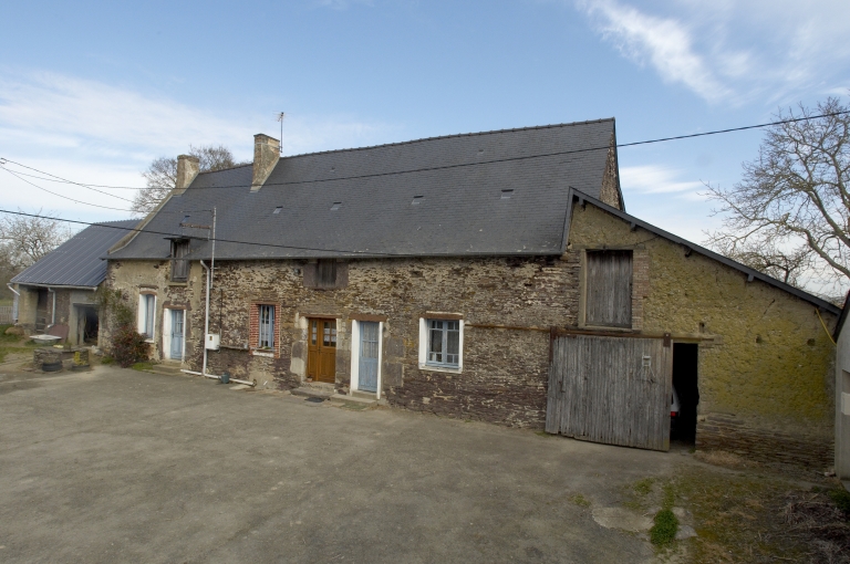 Ferme de Téllé ; La ferme de Téllé, anciennement 'Le Domaine' ; Vue générale des logis ; La ferme de Tellé ; Ensemble de trois logis juxtaposés, Ferme de Tellé