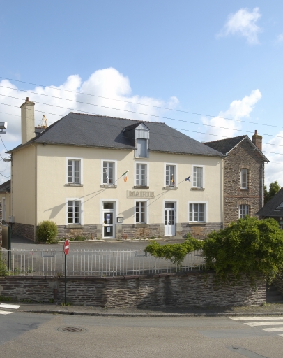 Vue générale ; Mairie et école de garçons