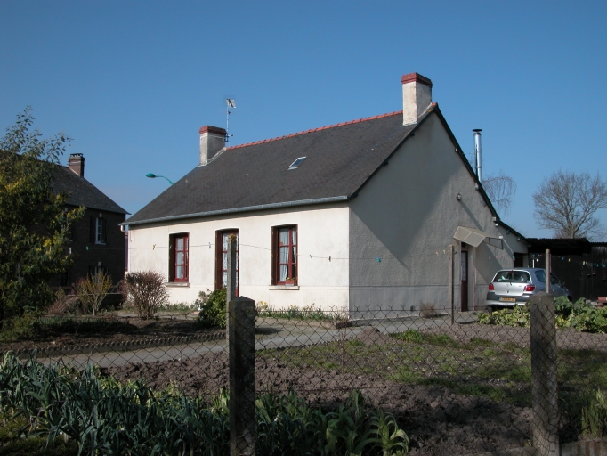 Vue générale ; Maison élémentaire à deux pièces, 14, rue de la Mine