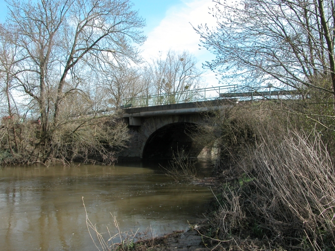 Vue générale ; Le pont sur la Seiche