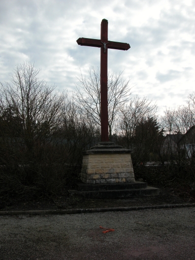 Vue  de la croix de l'église ; Croix proche de l'église
