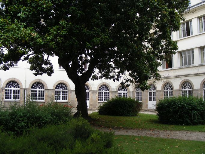Vue du cloître prise vers le nord-est