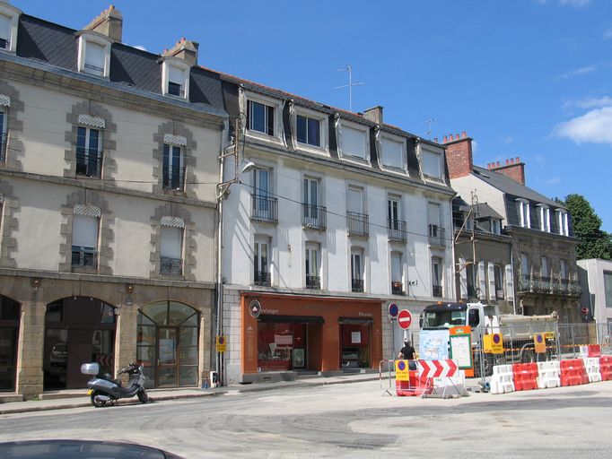 Vue des immeubles 5 et 7 place Bir-Hakeim.