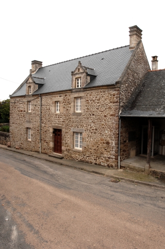 Vue générale de la façade sur rue
