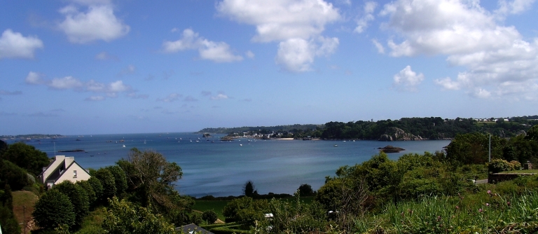 Lézardrieux, vue générale de l'embouchure de l'estuaire du Trieux depuis Kermouster ; Vue générale de l'embouchure de l'estuaire du Trieux depuis les hauteurs de Kermouster