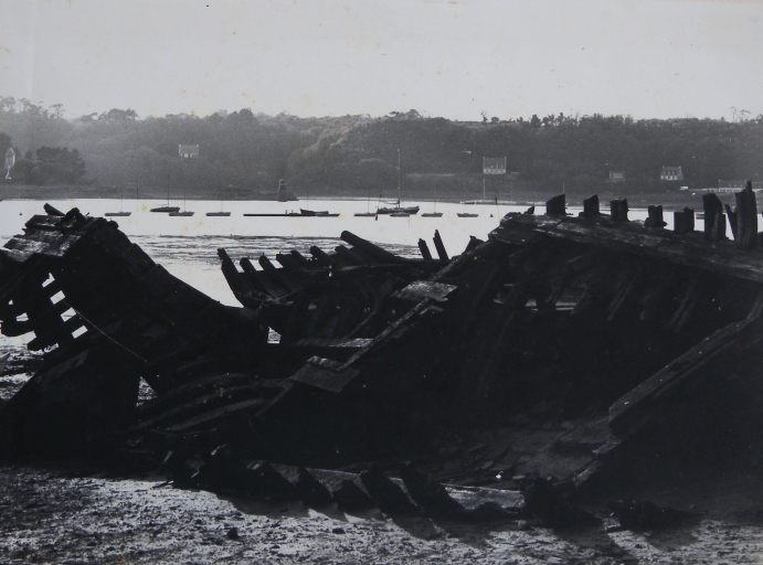 Vue du cimetière à bateaux du Prostern, vers 1980, avant sa destruction 