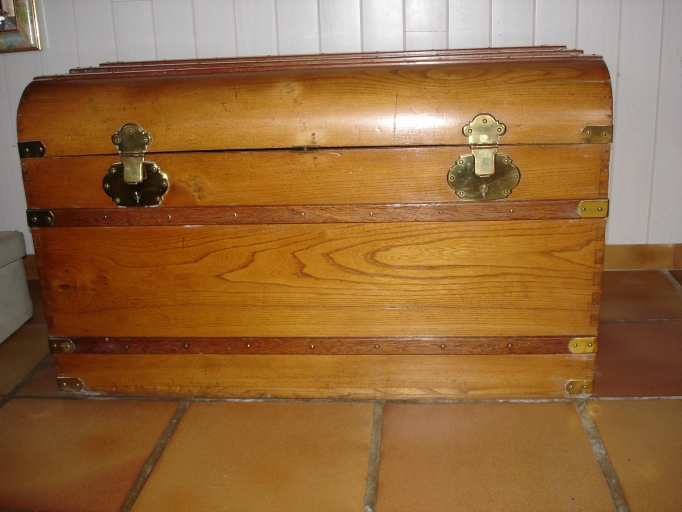 Vue générale de la malle de face