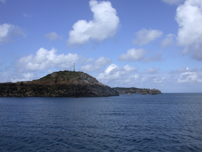 Vue générale de l'amer blanc du Quistillic