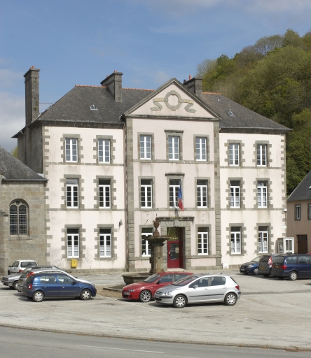 Mairie et école, place du Général de Gaulle (Port-Launay)