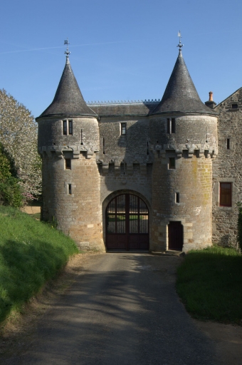 Vue générale ; Châtelet d'entrée