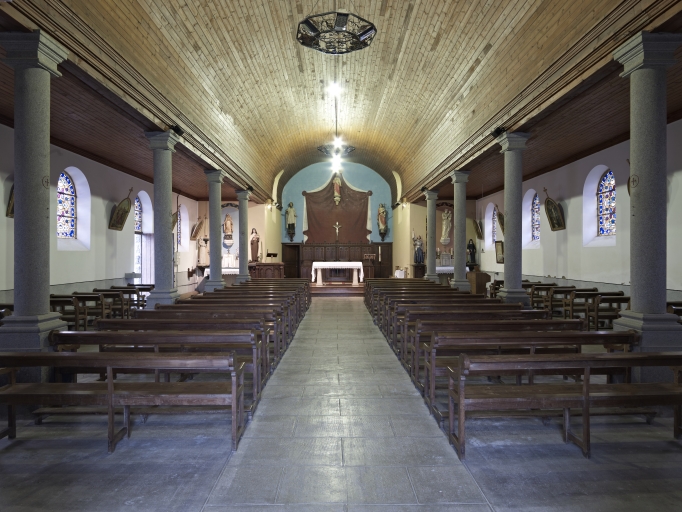 Vue intérieure prise du bas de la nef vers le choeur