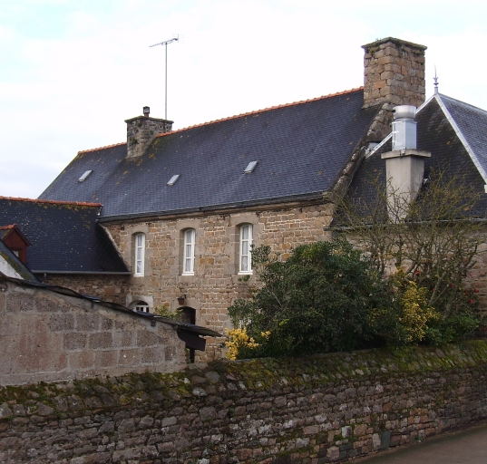 Vue générale ; Paimpol, l'ancien bourg de Plounez. Ancienne ferme (vers 1800) ; Paimpol, l'ancien bourg de Plounez. Maison (vers la fin du 18ème siècle ou du début du 19ème siècle)