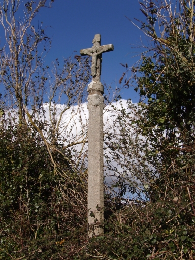 Vue générale ; Paimpol, Keramezec. Croix de chemin (17ème siècle ?)