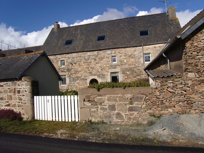 Vue générale ; Paimpol, Keramezec. Ancienne ferme (4ème quart du 17ème siècle)