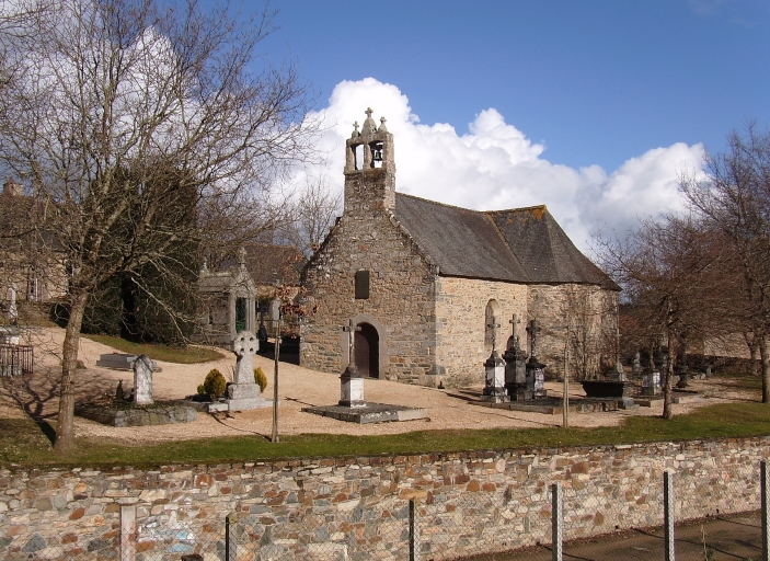 Paimpol, le placitre, le mur de clôture et l'ancienne église paroissiale de Lanvignec, inscrits à l'inventaire supplémentaire des monuments historiques le 2 mars 1964 ; Vue générale ; Paimpol, Lanvignec. La chapelle de Lanvignec, ancienne église de la paroisse du même nom rattachée à Paimpol dès 1824 ; Paimpol, la chapelle de Lanvignec (18ème siècle)