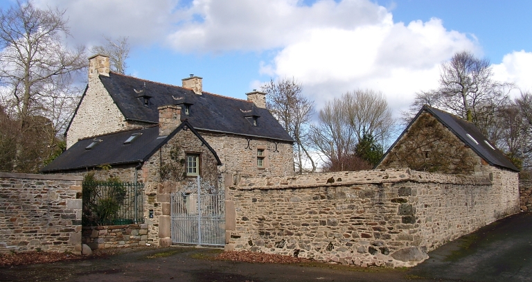 Vue générale ; Paimpol, le manoir de Keraoul (vers1500)