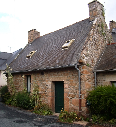 Vue générale ; Paimpol, Kerpuns. Maison (18ème siècle)