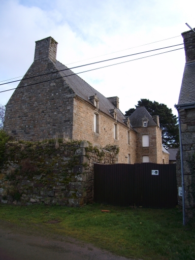 Paimpol, le manoir du Grand-Pontébar, inscrit à l'inventaire supplémentaire des monuments historiques le 5 octobre 1970 ; Vue générale ; Paimpol, le manoir du Grand-Pontébar (3ème quart du 18ème siècle)