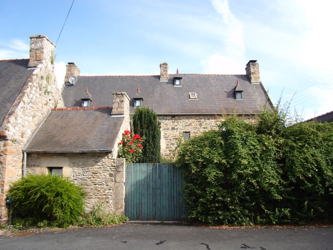 Vue générale ; Paimpol, Kerpuns. Maison (4ème quart du 17ème siècle)