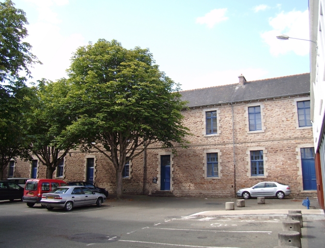 Vue générale des anciennes classes ; Paimpol, le centre Henri Dunan. Ancienne école communale (limite 19ème siècle 20ème siècle)