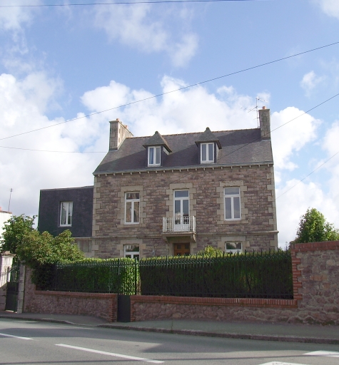 Vue générale ; Paimpol, le quartier de Kerity. Exemple d'architecture largement représenté : maison de type ternaire (limite 19ème siècle 20ème siècle)