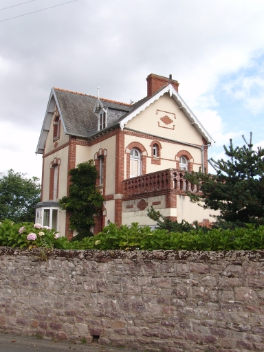 Vue générale ; Paimpol, Kerity. Maison (1er quart du 20ème siècle)