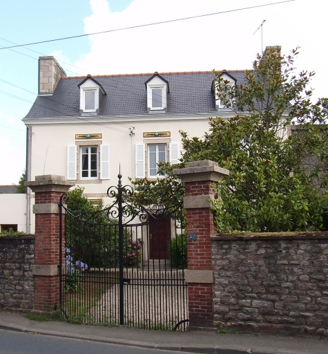 Vue générale ; Paimpol, maison (vers la fin du 19ème siècle ou le début du 20ème siècle)