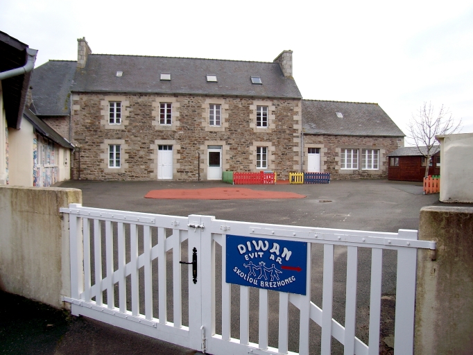 Vue générale ; Paimpol, ancienne école communale des filles de Plounez (fin du 19ème siècle) ; Paimpol, l'ancienne école communale des Filles de Plounez (4ème quart du 19ème siècle)