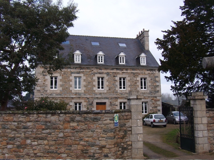 Vue générale, façade antérieure sur cour ; Paimpol, l'ancien presbytère de Plounez (1844) ; Paimpol, l'ancien presbytère de Plounez (2ème quart du 19ème siècle)