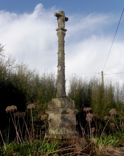 Paimpol, Kerloury. Croix monumentale (18ème siècle) ; Vue générale ; Paimpol, Kerloury. Croix monumentale (18ème siècle)