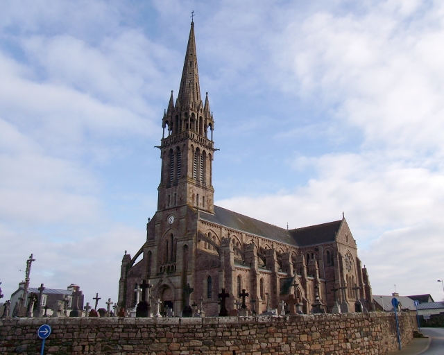 Vue générale sud-ouest ; Paimpol, vue générale de l'église Saint-Pierre de Plounez (1892) ; Paimpol, l'église Saint-Pierre de Plounez construite à partir de 1892 d'après les plans de l'architecte Eugène Le Guerranic