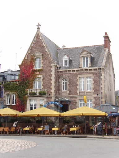 Vue générale ; Paimpol, le port. Hôtel de voyageurs (1er quart du 20ème siècle)