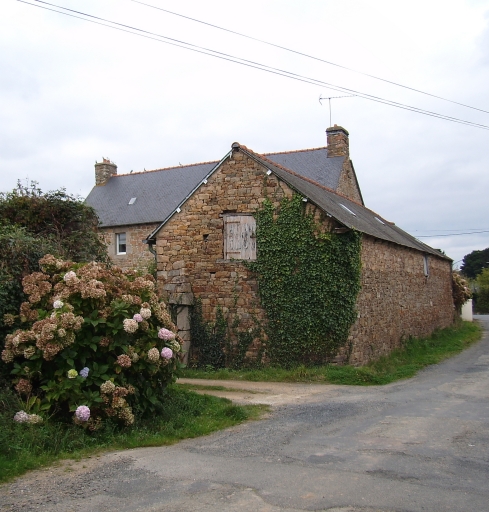 Vue générale ; Paimpol, Penvern. Ancienne ferme (18ème siècle)